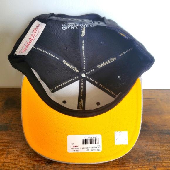 Los Angeles Lakers Mitchell & Ness Two Tone Black/Gray Snapback Hat/Cap - Picture 7 of 9